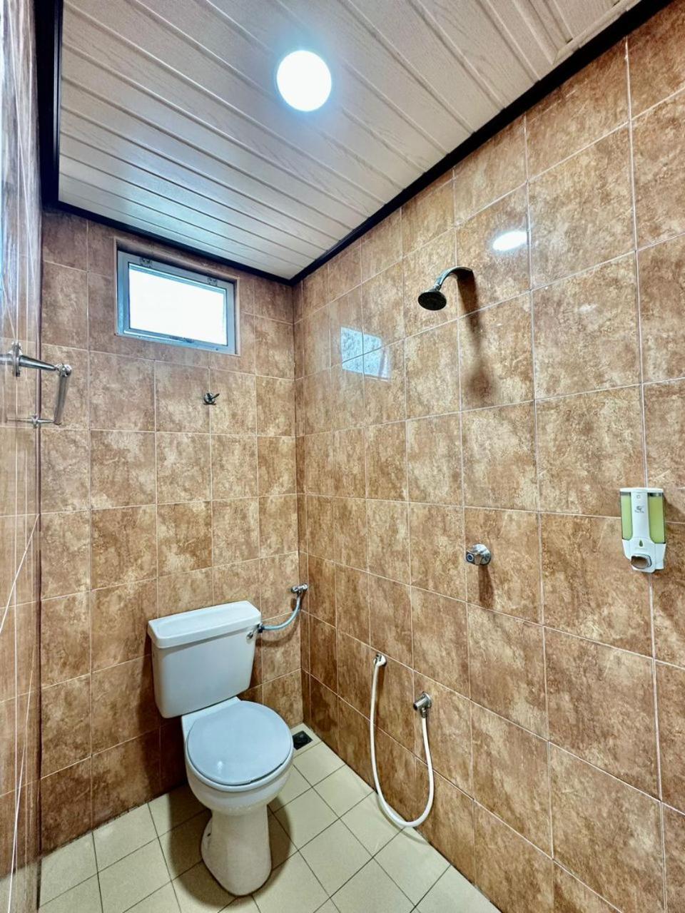 Kangar Hotel Sdn Bhd Экстерьер фото